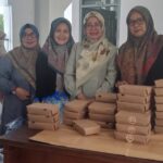 Pengurus Dharma Wanita Persatuan UIN Sunan Gunung Djati Bandung Salurkan 380 Nasi Box dalam Program “Jumat Berkah”