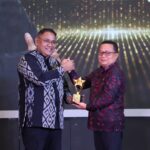 Selamat! Menag Terima Penghargaan Golden Leader, Penggerak Ekonomi Nasional Berbasis Pesantren