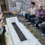 Mengenang Jejak Pendiri, UIN Bandung Gelar Ziarah ke Makam Prof. KH. Anwar Musaddad