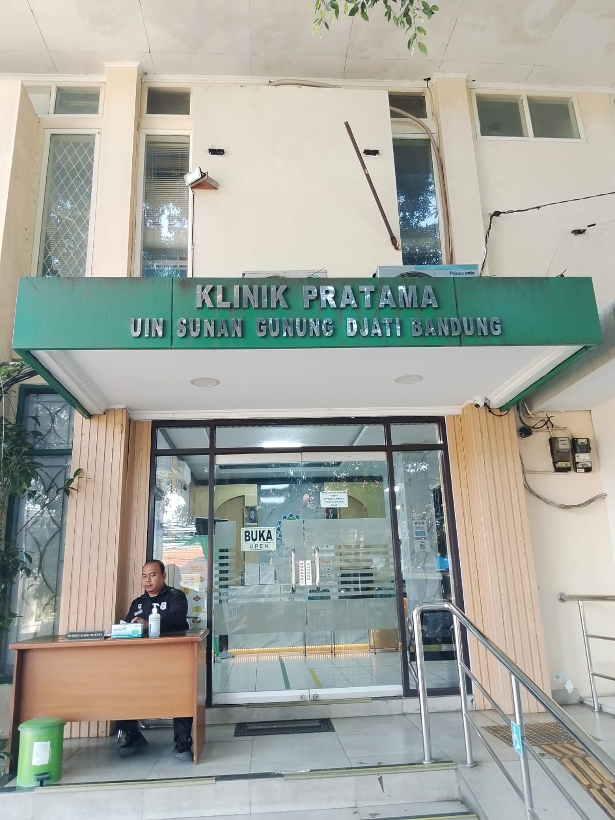 Tampak Depan Klinik