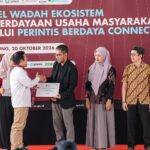 Dorong UMKM Naik Kelas Lewat Sertifikasi Halal, Dekan FEBI Dianugerahi Tokoh Inspiratif oleh Menko Muhaimin Iskandar